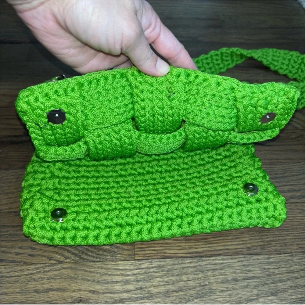 Handmade Women's Crochet Shoulder Bag with Woven Texture - Picture 8 of 8